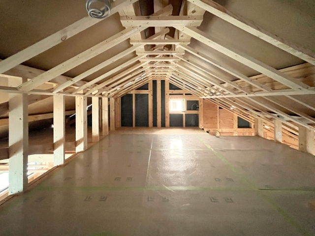 屋根裏のメンテナンス代行サービス